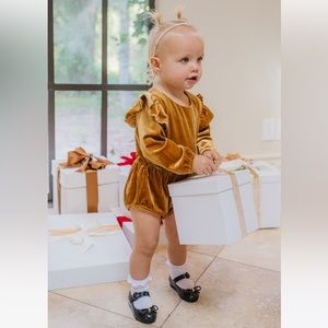 Ivy city co la la lady gold romper size 9-12 months